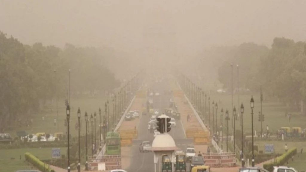 Misty morning in Delhi, air quality ‘very poor’, humidity level recorded at 88%