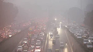 Delhi air quality continues to be ‘very poor’, Met cautions against morning walks