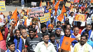 Sabarimala reopens today, more than 2,000 police officials surround the temple
