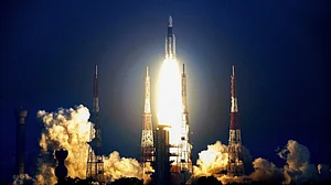 India launches ‘Bahubali’; inches closer to human space flight in 2022