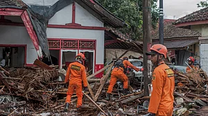 Death toll from Indonesia tsunami rises to 281