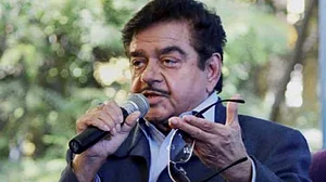 Shatrughan Sinha to reveal poll plans after January 14, he tells Subhash K Jha