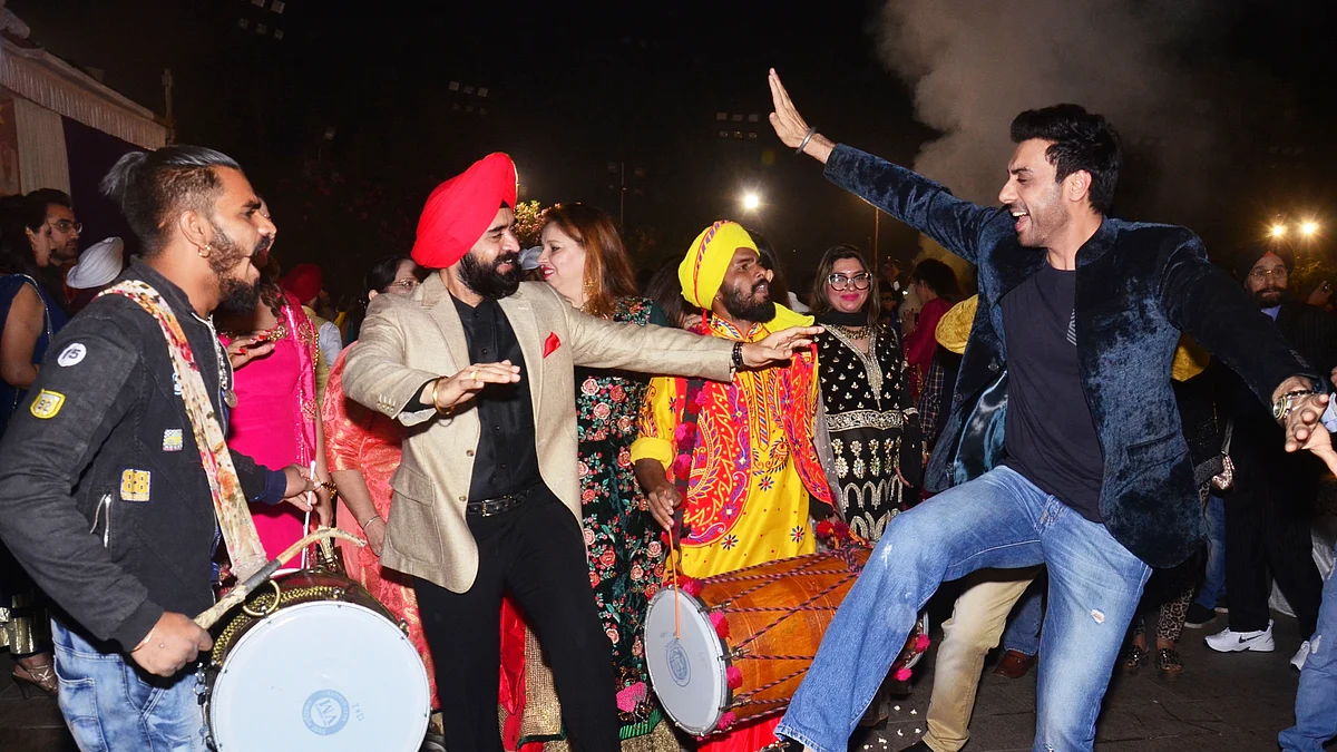 Charan Singh Sapra hosts Lohri party; Kapil Sharma and wife celebrate their first ‘Lohri’ together
