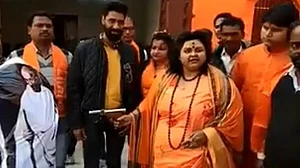 NCP protests demanding ban on Akhil Bharat Hindu Mahasabha for insulting Mahatma Gandhi