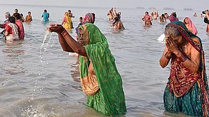 Makar Sankranti: Bracing the chill devotees take dip in Himachal rivers