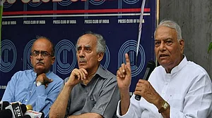 Rafale: Yahswant Sinha, Arun Shourie, Prashant Bhushan move SC seeking review of Dec 14 verdict