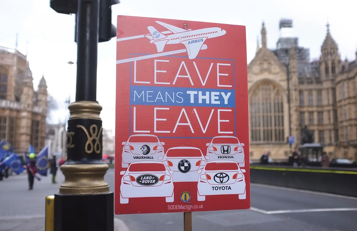 Britain on the edge over Brexit      