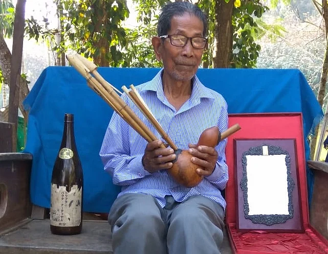 Tripura tribal artist Thanga Darlong defies poverty,  gets Padma Shri for promoting rare musical instrument  