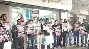 Thousands of Shia pilgrims accuse Oman Air of “hurting religious sentiments,” ask Modi to intervene