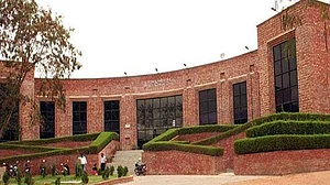 JNU writes to VP against ‘violation’ of HC order by MPs, teachers reject charge