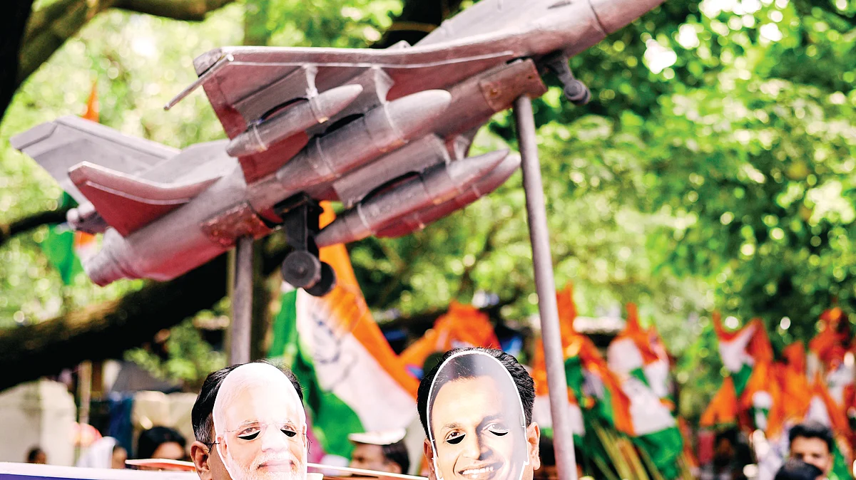 Modi sarkar fights losing battle on Rafale scam
