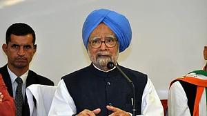 Former PM Manmohan Singh paints a grim picture for Indian economy; jobless growth turning into job-loss growth