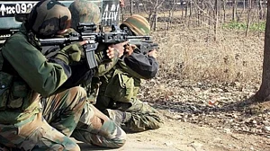 Pak violates ceasefire in Uri sector, civilian injured