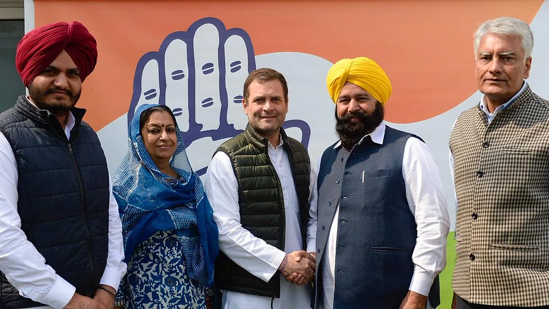 Day after resigning from Akali Dal, Ferozepur MP Sher Singh Ghubaya joins Congress