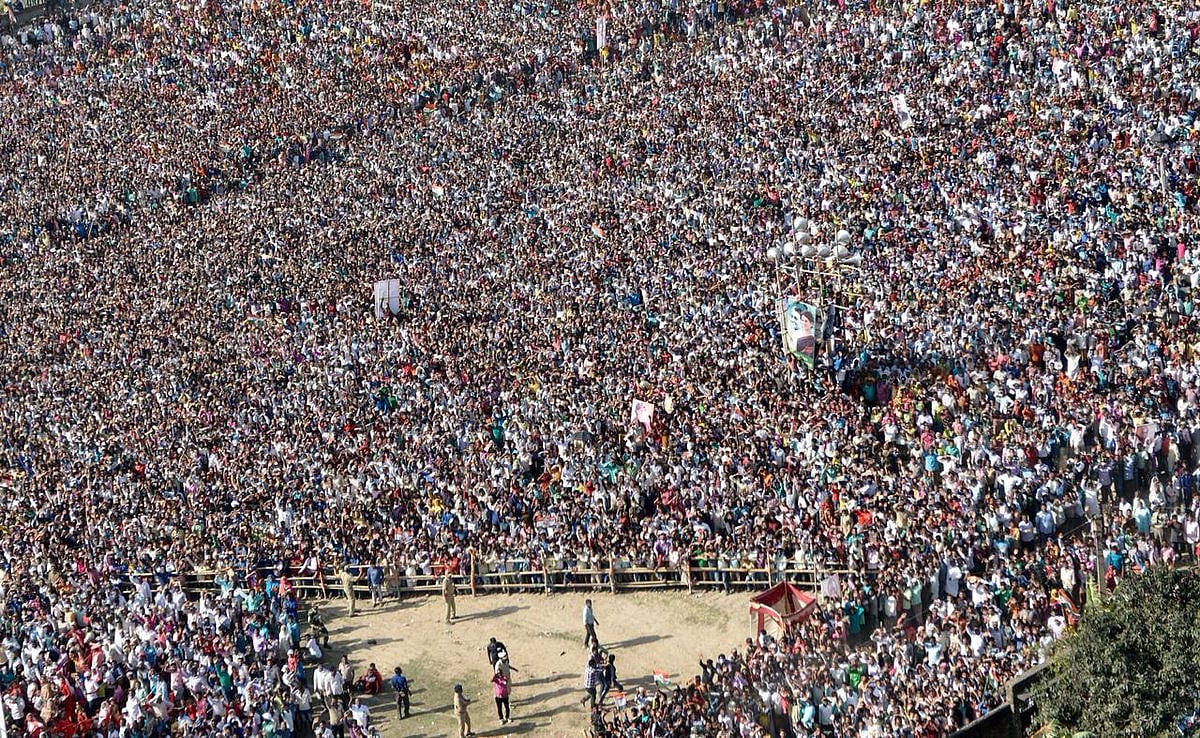 Rahul Gandhi in Bengal: Modi lies all day, he is chowkidar of the corrupt