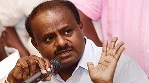 Treat all official languages on par with Hindi, says Kumaraswamy