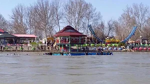 93 people dead as ferry sinks in Iraq: Minister