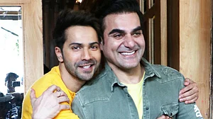 Things written about girlfriend Natasha on social media pinch me, reveals Varun Dhawan on ‘Pinch’