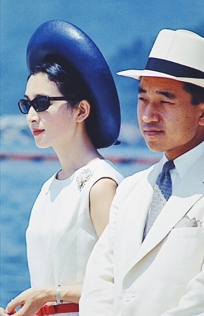 Emperor Akihito and Empress Michiko in younger days (Twitter)
