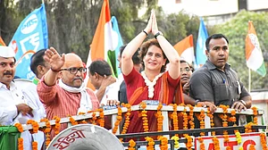 Lok Sabha Election 2019 LIVE: Priyanka Gandhi starts roadshow in Varanasi amid massive crowd
