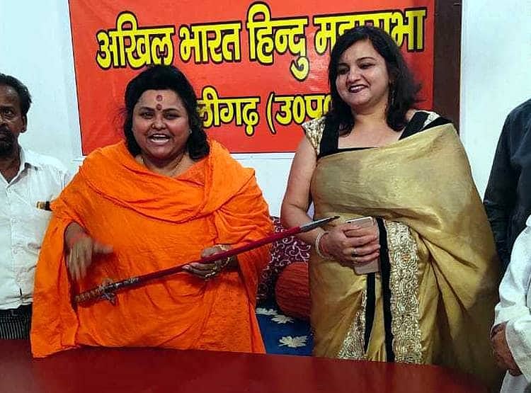 Akhil Bharat Hindu Mahasabha gives knives to children on Savarkar anniversary