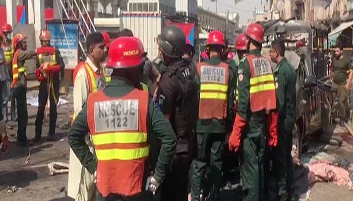 LIVE news updates: Duchess and Duke of Sussex, Meghan Markle and Prince Harry with baby boy at Windsor Castle