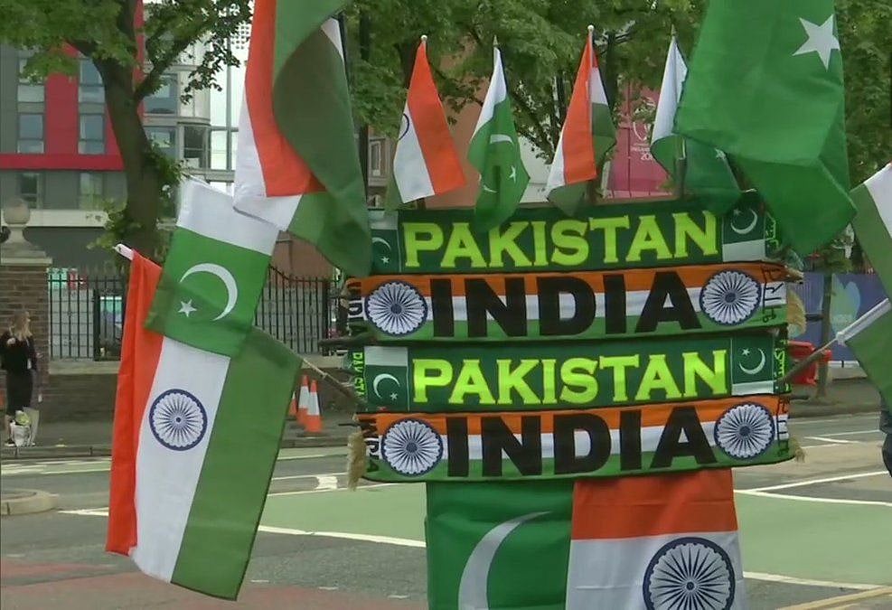India vs Pak ICC World Cup LIVE: Pak loses 3 wickets in quick succession; 129 for 5 in 27 overs 