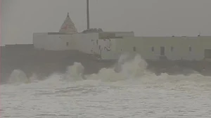 Cyclone Vayu LIVE updates: Vayu won’t hit Gujarat, heavy rains and gusty winds expected in coastal regions