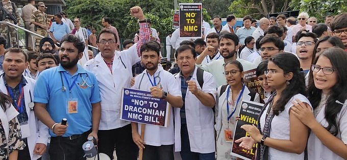 Medical fraternity protests against Medical Bill