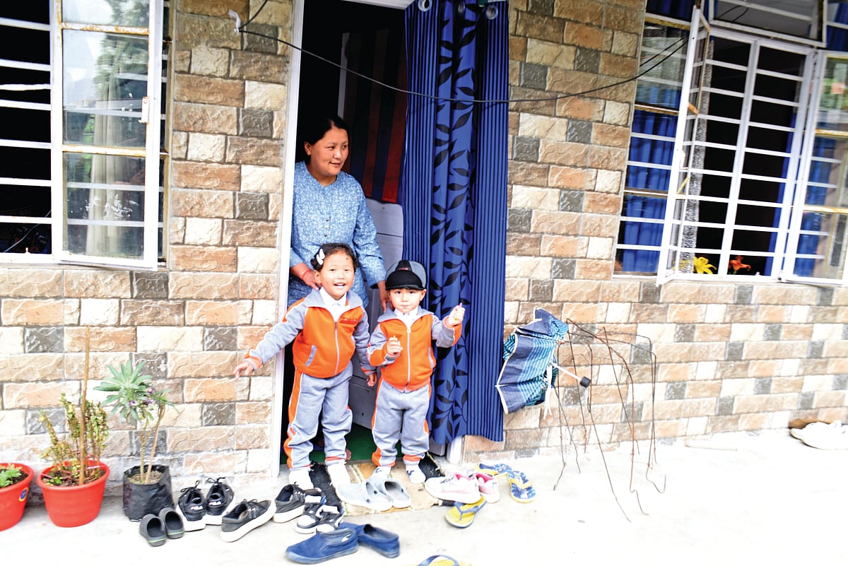 Children delighted at the sight of the train. (Credit: Sohail Akbar)