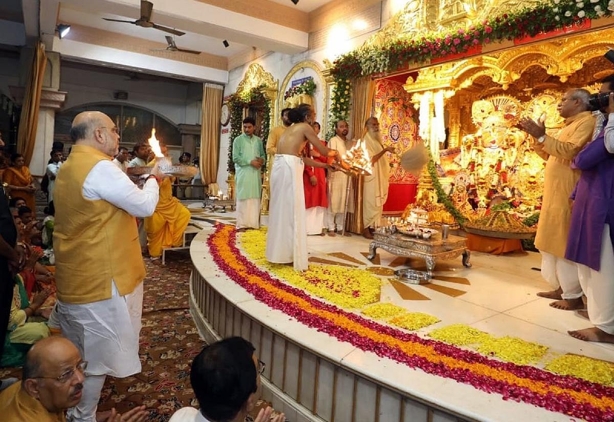 Amit Shah offering prayers at Jagannath Temple in Gujarat (Social Media)