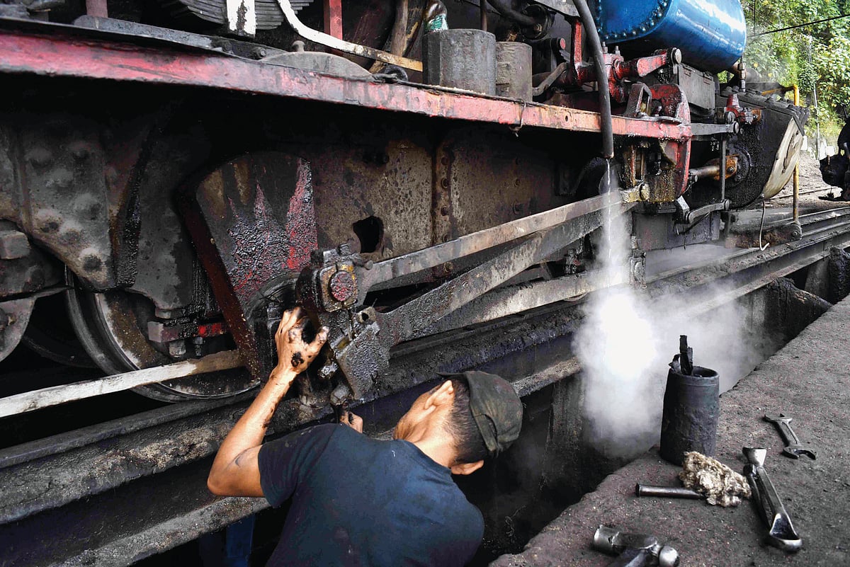 A maintenance man at work. (Credit: Sohail Akbar)