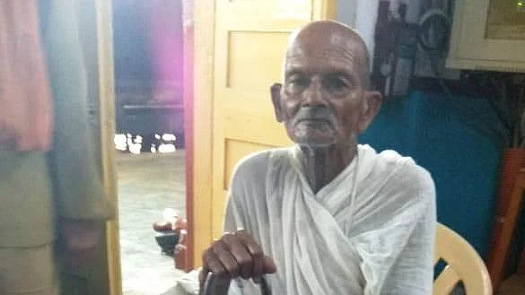 In Yogi’s Uttar Pradesh, an old man denied entry in train because of his Gandhian attire