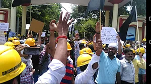 Varanasi, 6 Railway production units protest corporatisation move of Modi govt