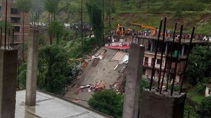 14 persons, including 13 army jawans, were killed when a multi-storey building came crumbling down due to heavy rain on the Kumarhatti - Nahan road in Solan on Sunday.