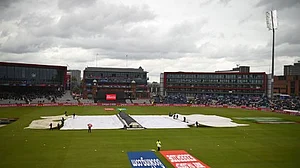 India vs New Zealand LIVE: Match stopped due to rain