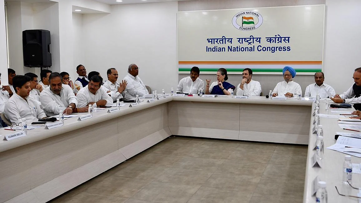 LIVE news updates: CWC accepts Rahul Gandhi’s resignation, Sonia Gandhi to be interim president