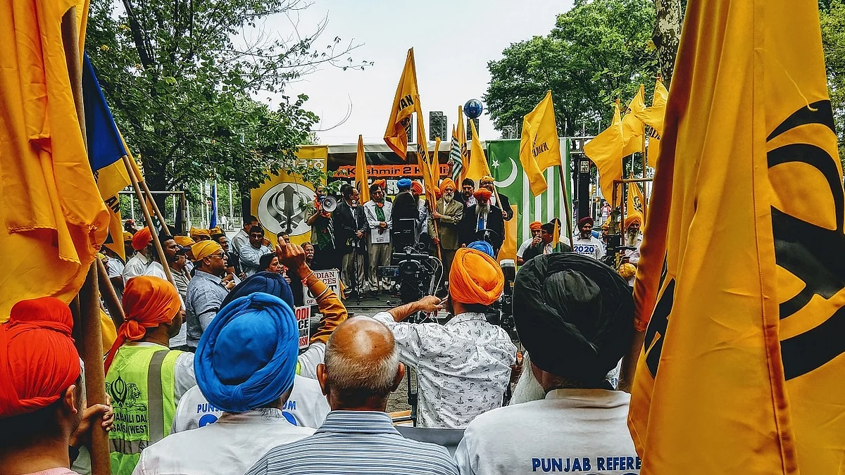 Pro-Khalistan protesters joined the Pakistanis and Kashmiris in a protest outside the United Nations in New York on Thursday, August 15, 2019, demanding the reinstatement of Kashmir’s special status. (Photo: IANS)