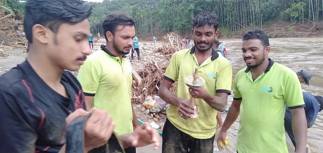 Kerala: Muslim League volunteers clean flooded Ram temple in Wayanad