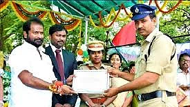 Telangana cop caught taking bribe day after getting “best constable award”