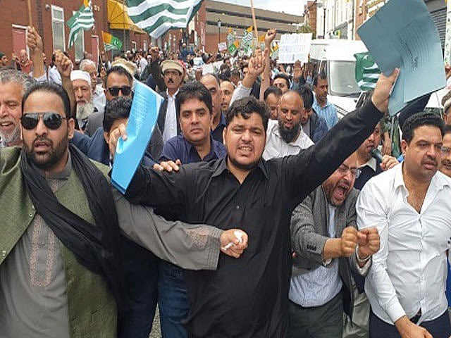 Protests outside Indian Consulate in Britain and US over Kashmir move