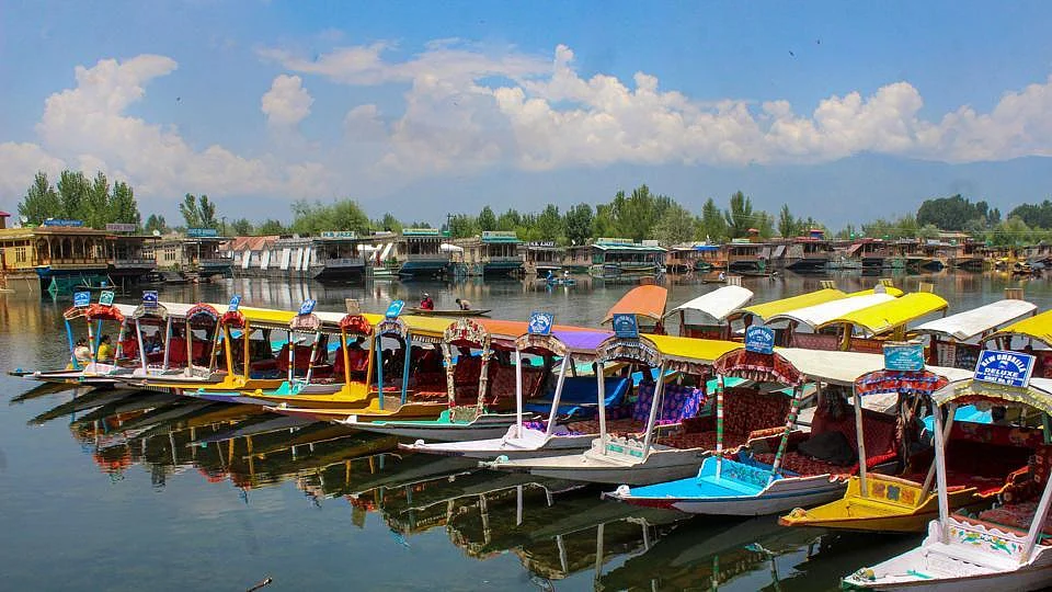 Future tense: Kashmir tourism industry in a bind like never before