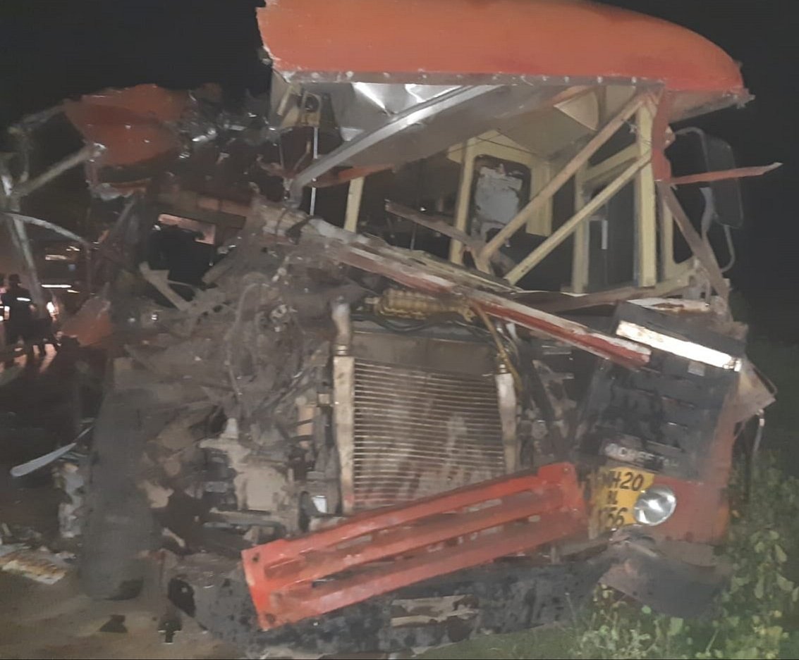 15 killed, 35 injured after a bus collides with a truck in Dhule, Maharashtra  