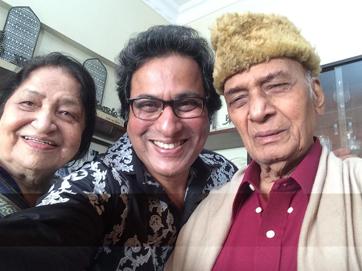 Ghazal maestro Talat Aziz mourns Khayyam’s death, recalls recording his most iconic song