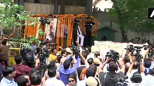 Arun Jaitley’s mortal remains reach BJP headquarters