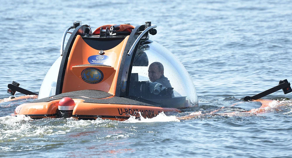 Britain bans transfer of sub-tech to Russia