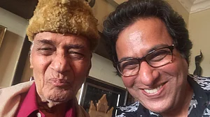 Ghazal maestro Talat Aziz mourns Khayyam’s death, recalls recording his most iconic song