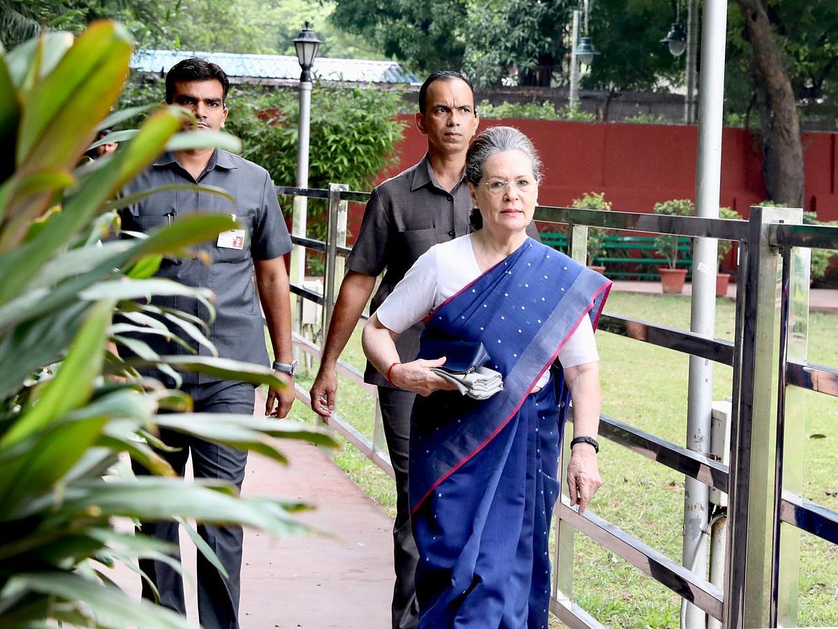 LIVE news updates: CWC accepts Rahul Gandhi’s resignation, Sonia Gandhi to be interim president
