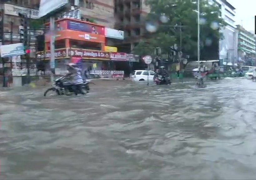 Heavy rains disrupt train services, life in Bihar  