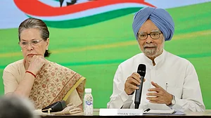 Sonia, Manmohan reach Tihar to meet Chidambaram